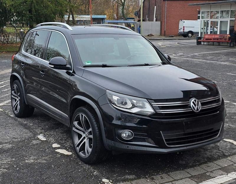 Schwarz Gebraucht 2012 VW Tiguan Sportline SUV | 11.800 € (Etwas zu teuer) - Bild 1/4
