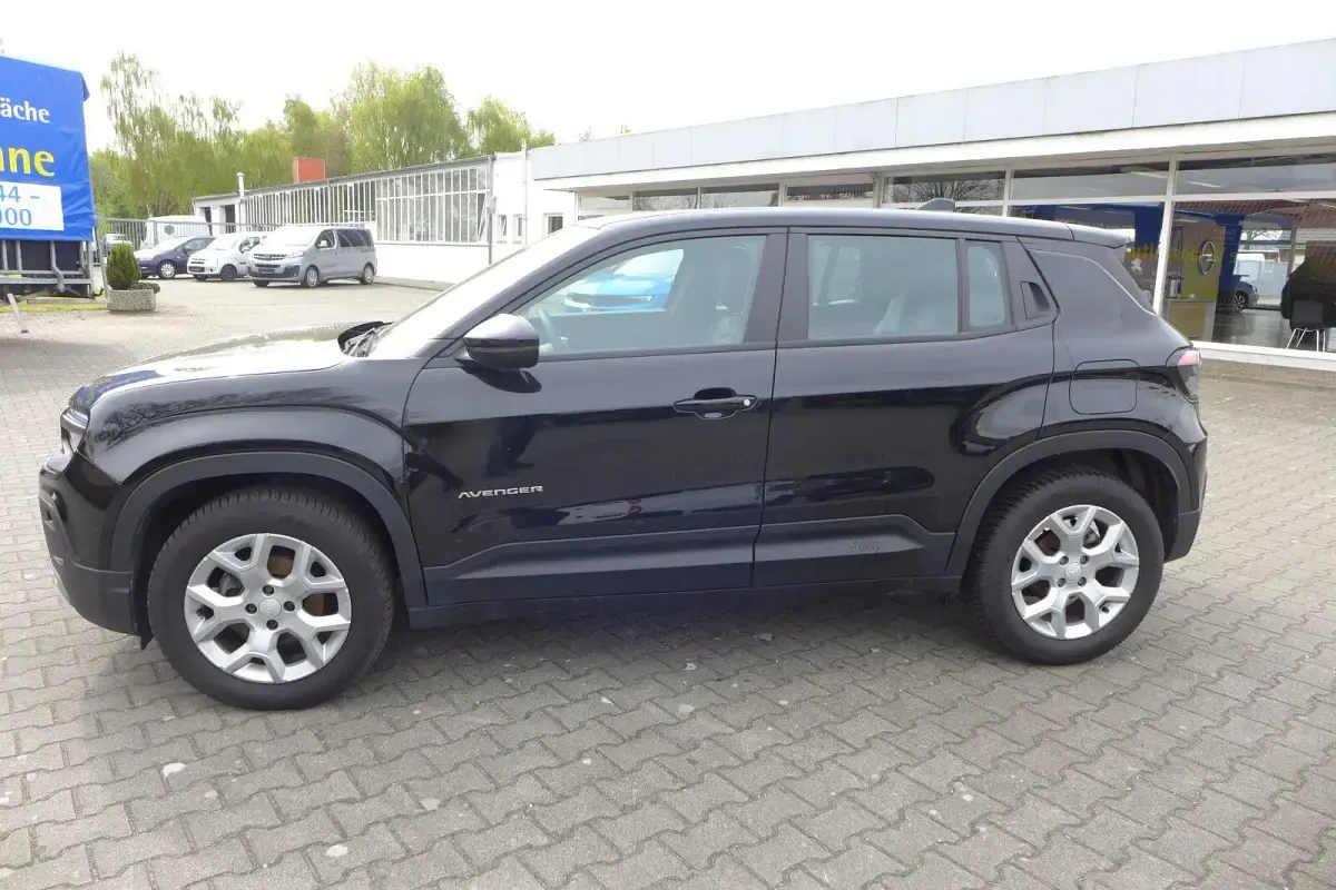 Gebraucht Jeep Avenger Altitude 101 PS (74 kW) 2025 Solid black clear coat SUV