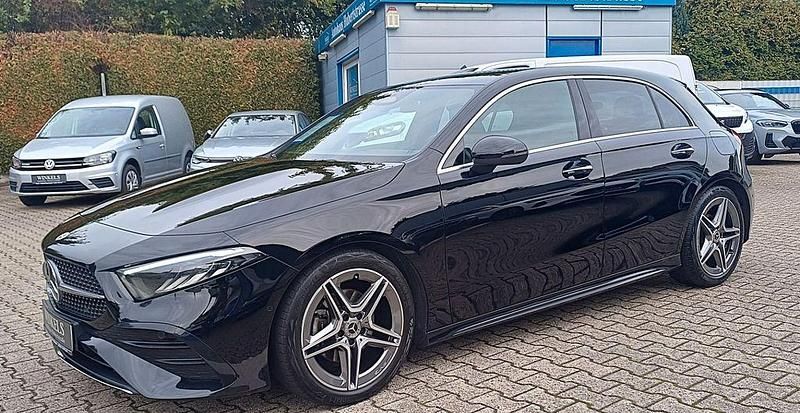 Schwarz Gebraucht 2023 Mercedes A180 AMG line Limousine | 23.480 € (Guter Preis) - Bild 1/4