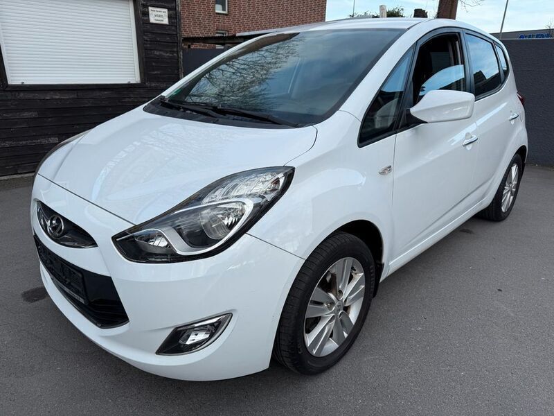 Weiß Gebraucht 2011 Hyundai ix20 Classic Van / Kleinbus | 5.799 € (Fairer Preis) - Bild 1/4