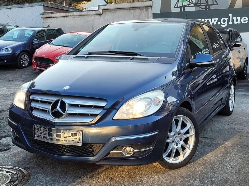 Blau Gebraucht 2010 Mercedes B180 Van / Kleinbus | 3.400 € (Guter Preis) - Bild 1/4