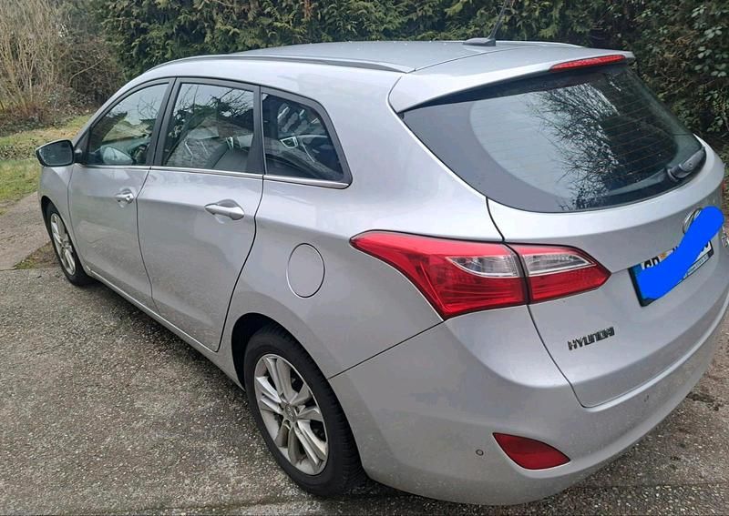 Gebraucht Hyundai i30 110 PS (80 kW) 2015 Silber Kombi
