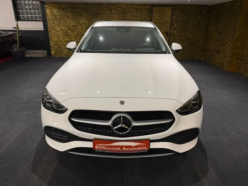 Gebraucht Mercedes C200 163 PS (119 kW) 2022 Weiß Limousine