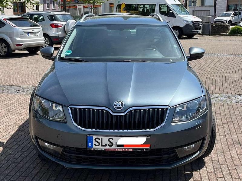 Grau Gebraucht 2017 Skoda Octavia Ambition Kombi | 10.950 € (Guter Preis) - Bild 1/4