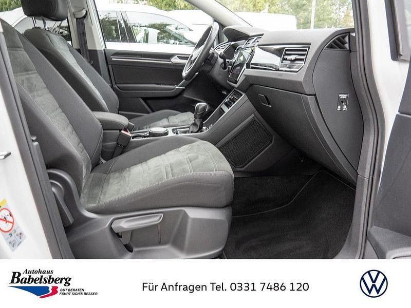 Gebraucht VW Touran Highline 150 PS (110 kW) 2024 Weiß Van / Kleinbus