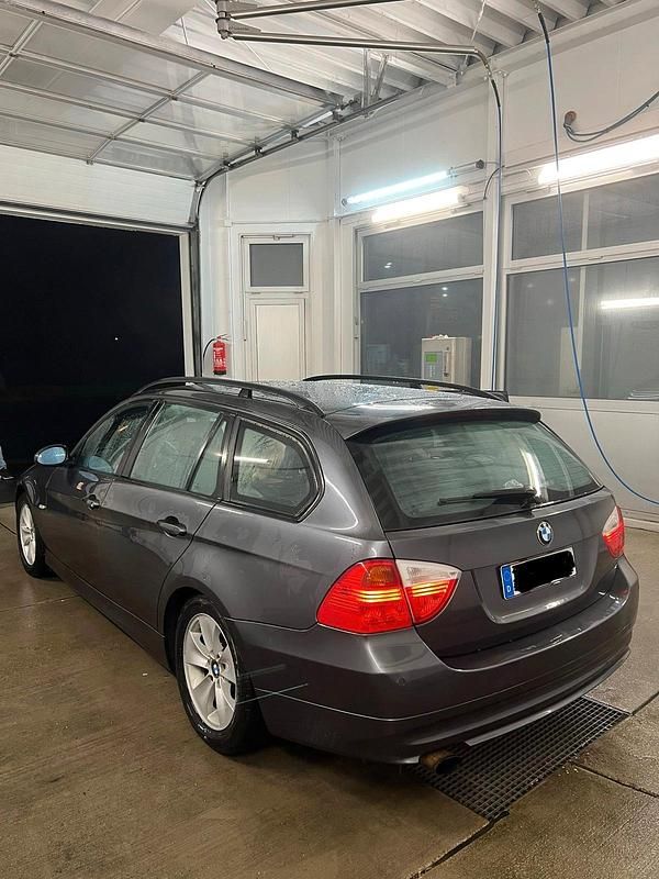 Gebraucht BMW 320 163 PS (119 kW) 2005 Grau Kombi