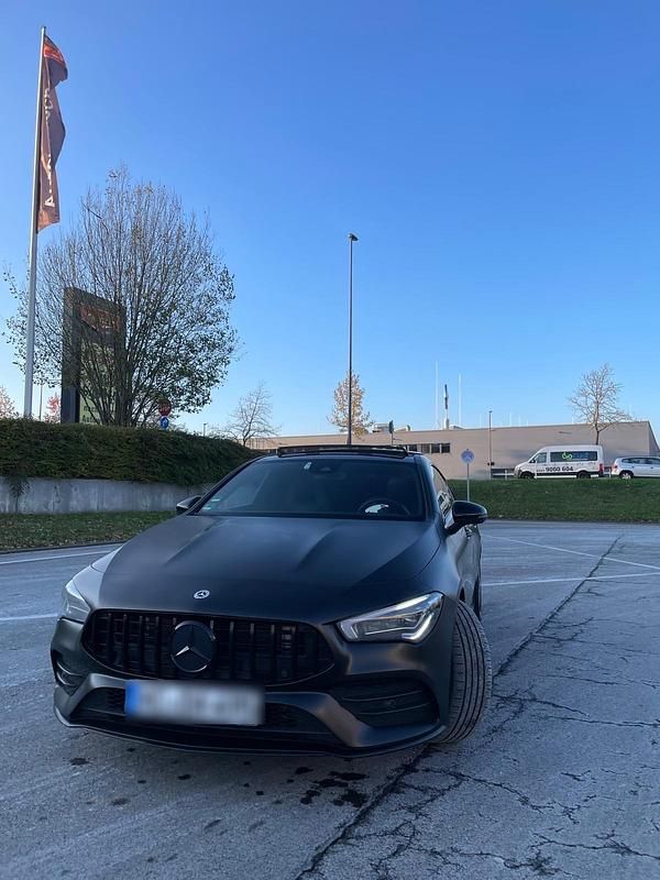 Schwarz Gebraucht 2021 Mercedes 200 Coupé | 29.900 € (Superpreis) - Bild 1/4