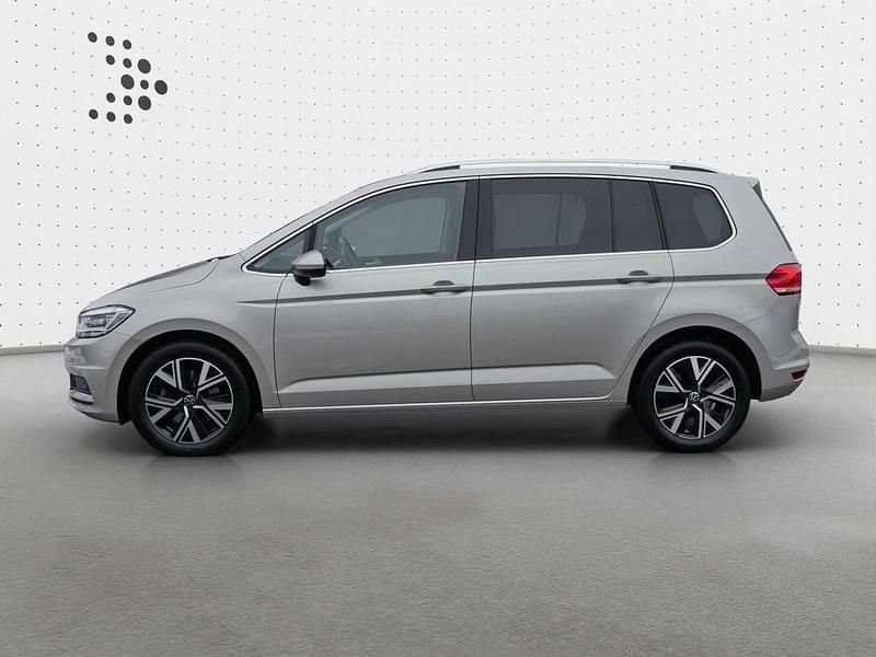 Gebraucht VW Touran Highline 150 PS (110 kW) 2024 Ivory silver metallic Van / Kleinbus