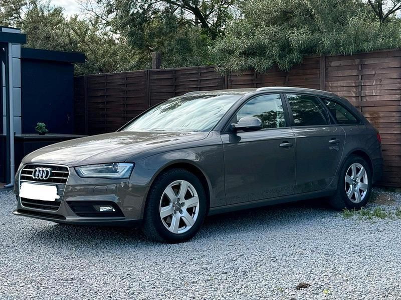 Grau Gebraucht 2014 Audi A4 Kombi | 10.500 € (Fairer Preis) - Bild 1/4