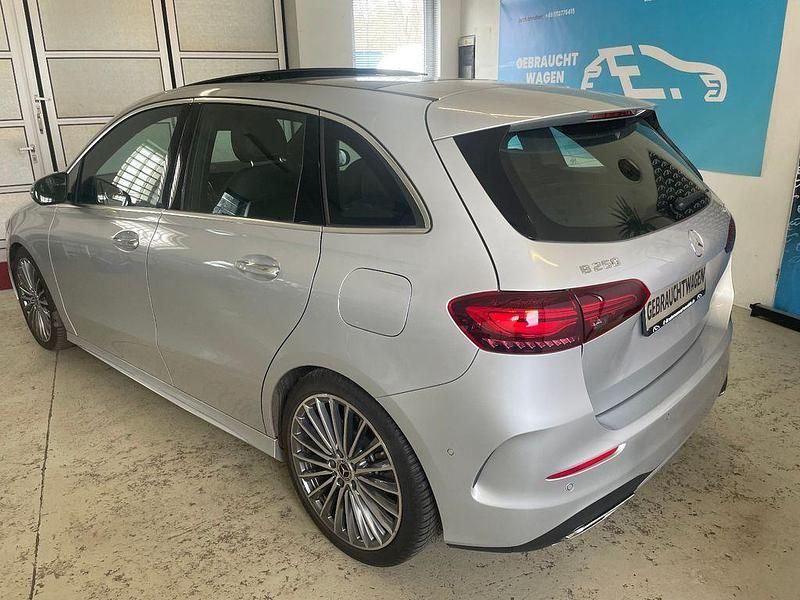 Gebraucht Mercedes B250 224 PS (164 kW) 2022 Silber Van / Kleinbus
