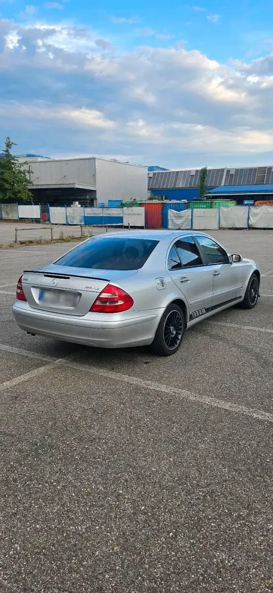 Gebraucht Mercedes E220 150 PS (110 kW) 2005 Silber Limousine