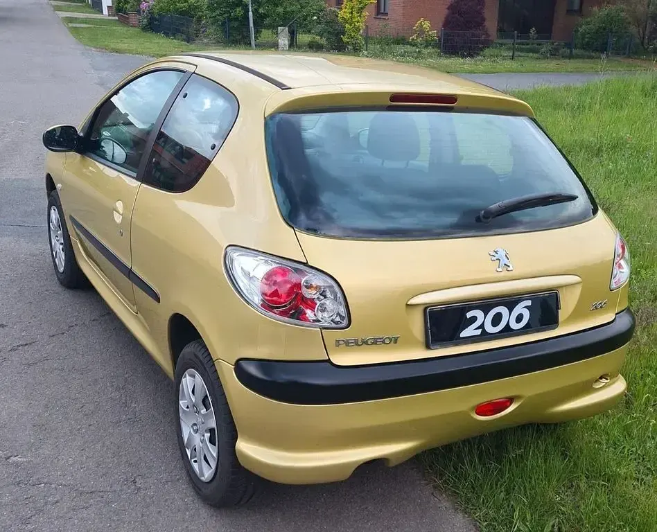 Gebraucht Peugeot 206 Filou 75 PS (55 kW) 2005 Gold Limousine