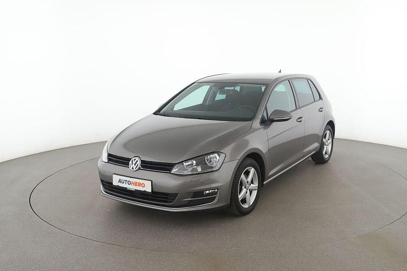 Grau Gebraucht 2017 VW Golf VII Allstar Limousine | 14.220 € (Fairer Preis) - Bild 1/3
