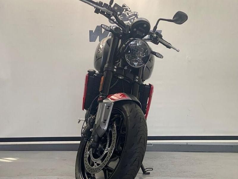 Gebraucht Triumph Moss 2022 Grau