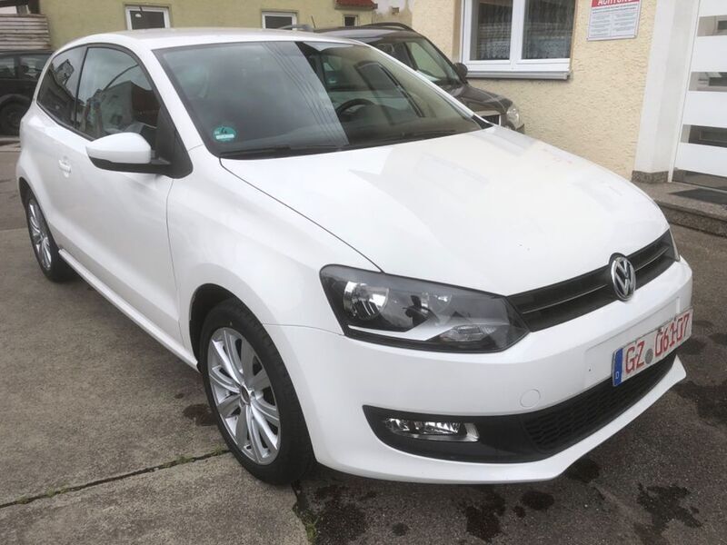 Weiß Gebraucht 2011 VW Polo Team Kleinwagen | 3.890 € (Fairer Preis) - Bild 1/4