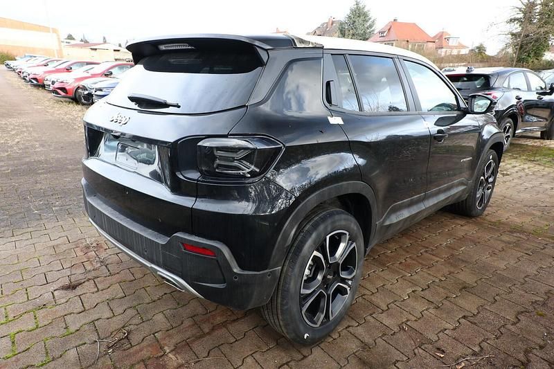 Neu Jeep Avenger Summit 110 PS (80 kW) 2025 Snow white SUV