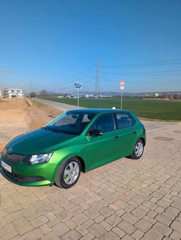 Grün Gebraucht 2016 Skoda Fabia Cool Edition Kleinwagen | 7.300 € (Guter Preis) - Bild 1/4