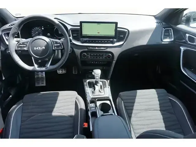 Neu Kia Ceed GT GT-Line 140 PS (102 kW) 2025 Weiss Limousine