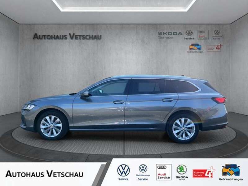 Grau Gebraucht 2024 Skoda Superb Selection Kombi | 40.990 € (Guter Preis) - Bild 1/4