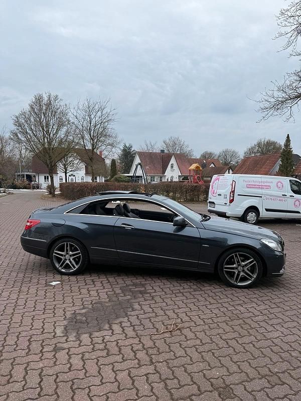 Gebraucht Mercedes E250 Avantgarde 204 PS (150 kW) 2009 Grau Coupé