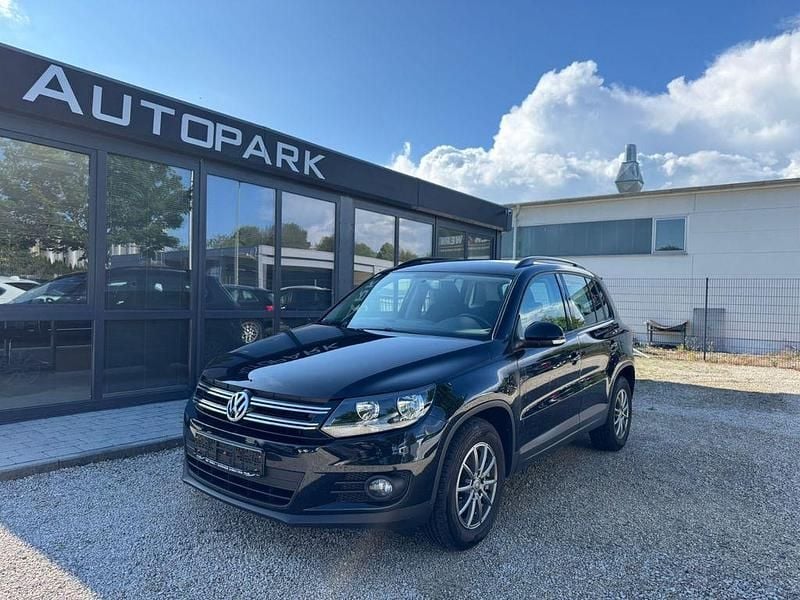 Schwarz Gebraucht 2015 VW Tiguan Trendline SUV | 10.490 € (Superpreis) - Bild 1/4