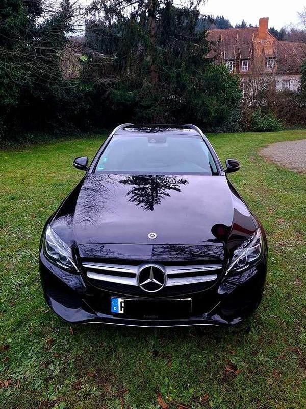 Schwarz Gebraucht 2017 Mercedes C220 Kombi | 16.800 € (Fairer Preis) - Bild 1/4
