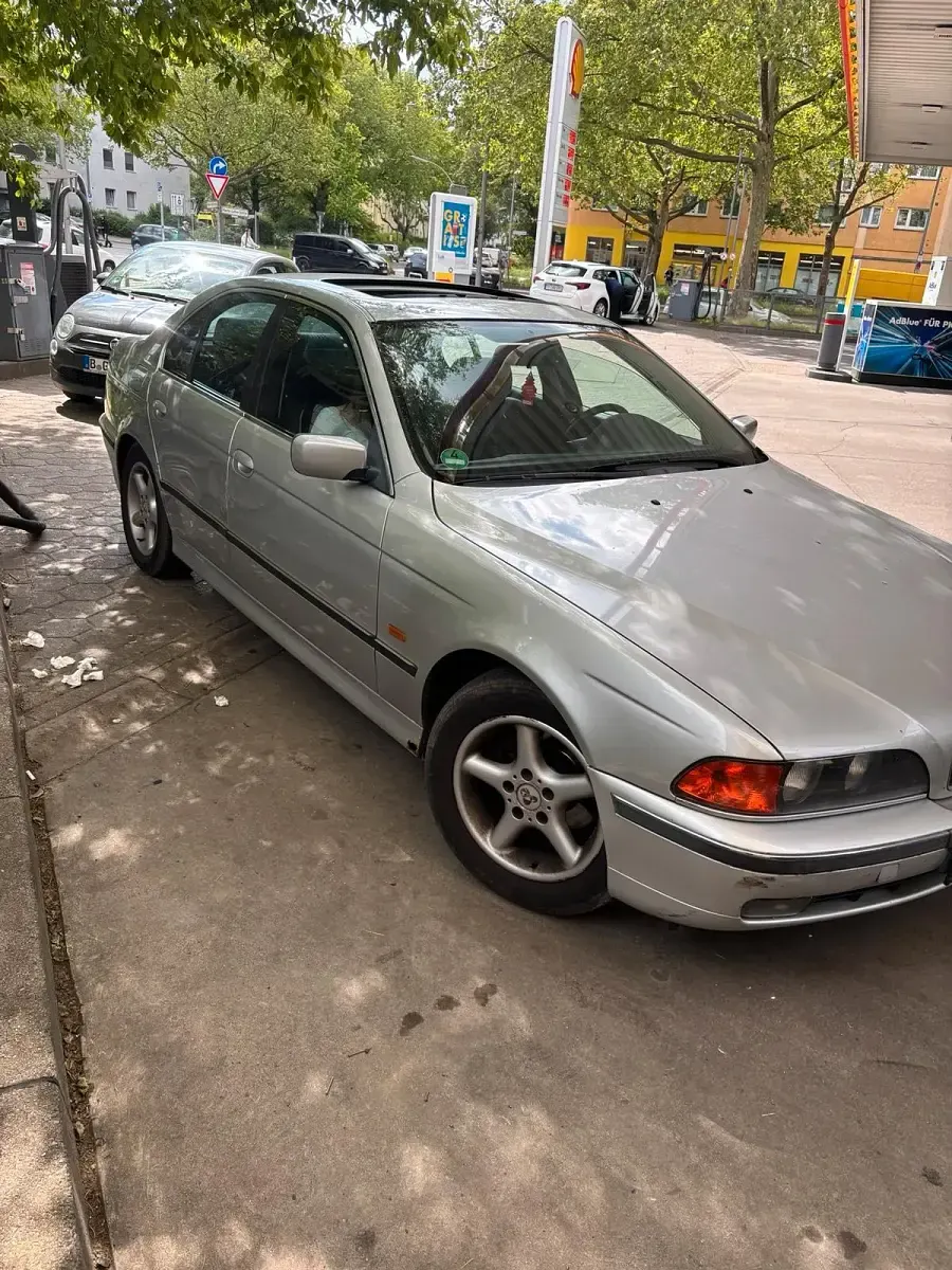Gebraucht BMW 523 190 PS (139 kW) 1998 Silber Limousine