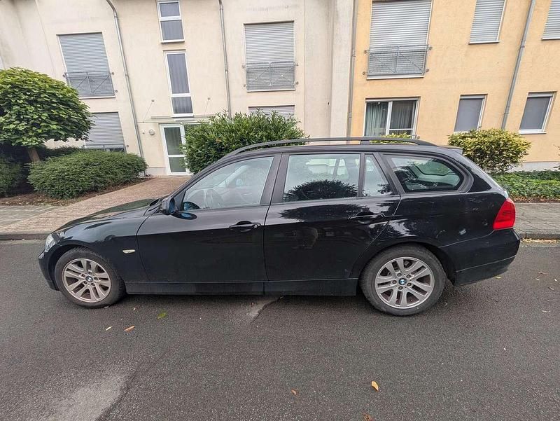 Schwarz Gebraucht 2008 BMW 318 Kombi | 2.000 € (Superpreis) - Bild 1/4