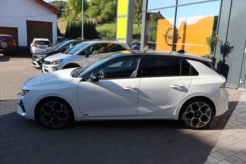 Gebraucht Opel Astra Ultimate 131 PS (96 kW) 2022 Jade weiss Kleinwagen