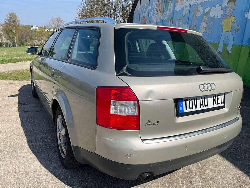 Gebraucht Audi A4 131 PS (96 kW) 2002 Gelb Kombi