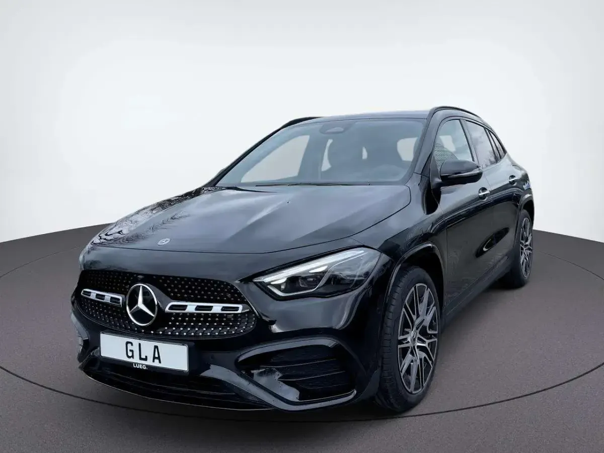 Gebraucht Mercedes GLA180 Night 136 PS (100 kW) 2026 Schwarz SUV