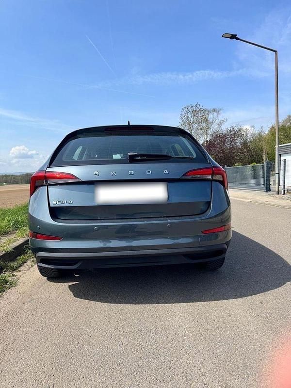Gebraucht Skoda Scala Cool Plus 95 PS (69 kW) 2019 Grau Kleinwagen