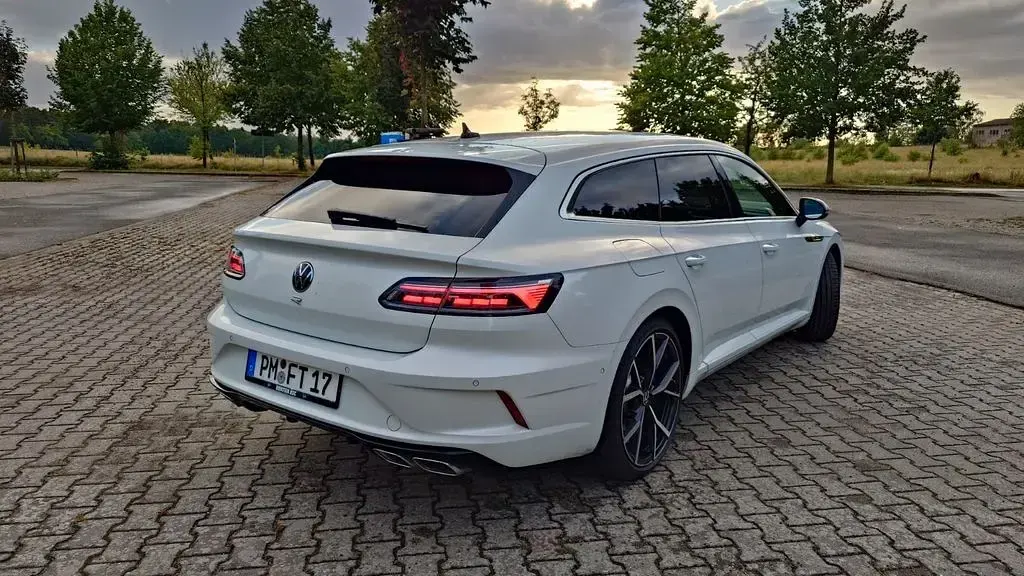 Gebraucht VW Arteon R 320 PS (235 kW) 2023 Weiß Limousine