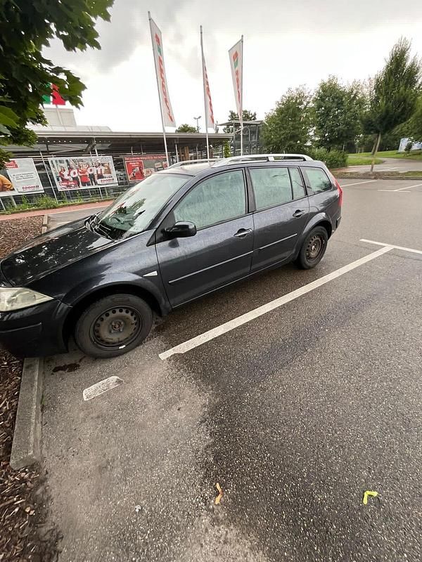Grau Gebraucht 2007 Renault Mégane GrandTour Kombi | 2.250 € (Teuer) - Bild 1/4