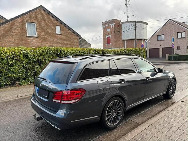 Gebraucht Mercedes E220 Avantgarde 170 PS (125 kW) 2014 Grau Kombi