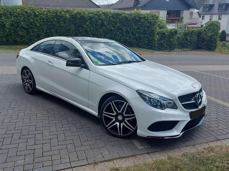 Gebraucht Mercedes E220 AMG line 170 PS (125 kW) 2017 Weiß Coupé