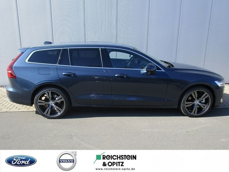 Gebraucht Volvo V60 Inscription 197 PS (144 kW) 2021 Denim blue Kombi