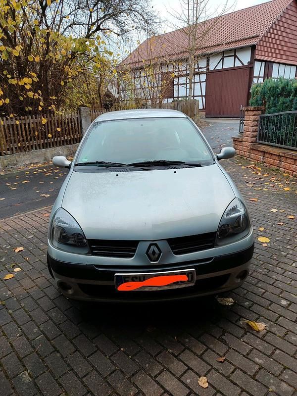 Silber Gebraucht 2004 Renault Clio II Kleinwagen | 1.200 € (Fairer Preis) - Bild 1/4