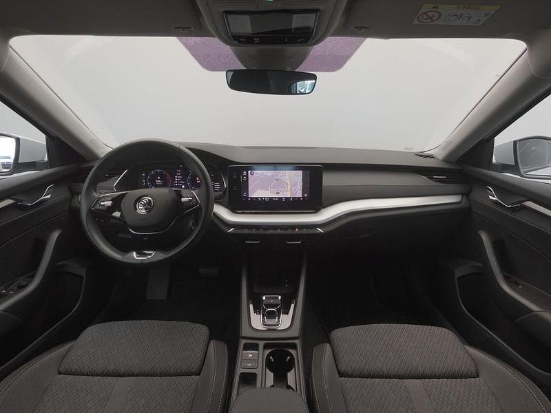 Gebraucht Skoda Octavia Clever 150 PS (110 kW) 2023 Moonweiss metallic Kombi