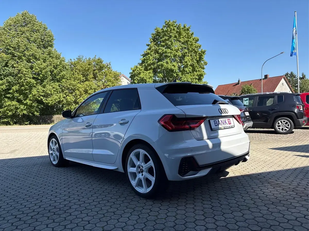 Gebraucht Audi A1 Sportback S-line plus 95 PS (69 kW) 2023 Weiß Kleinwagen