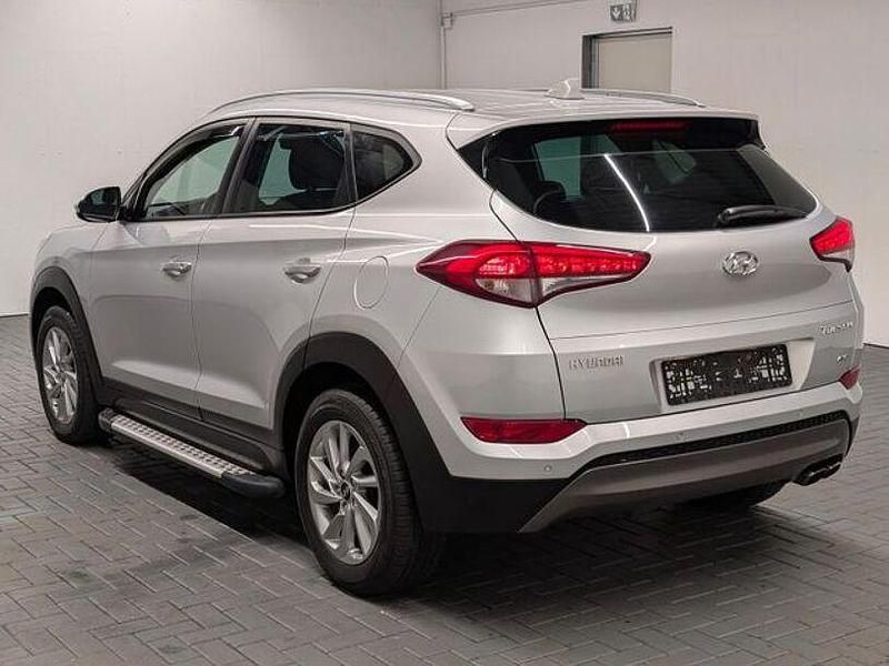Gebraucht Hyundai Tucson Intro Edition 177 PS (130 kW) 2016 Platinumsilbermet. SUV
