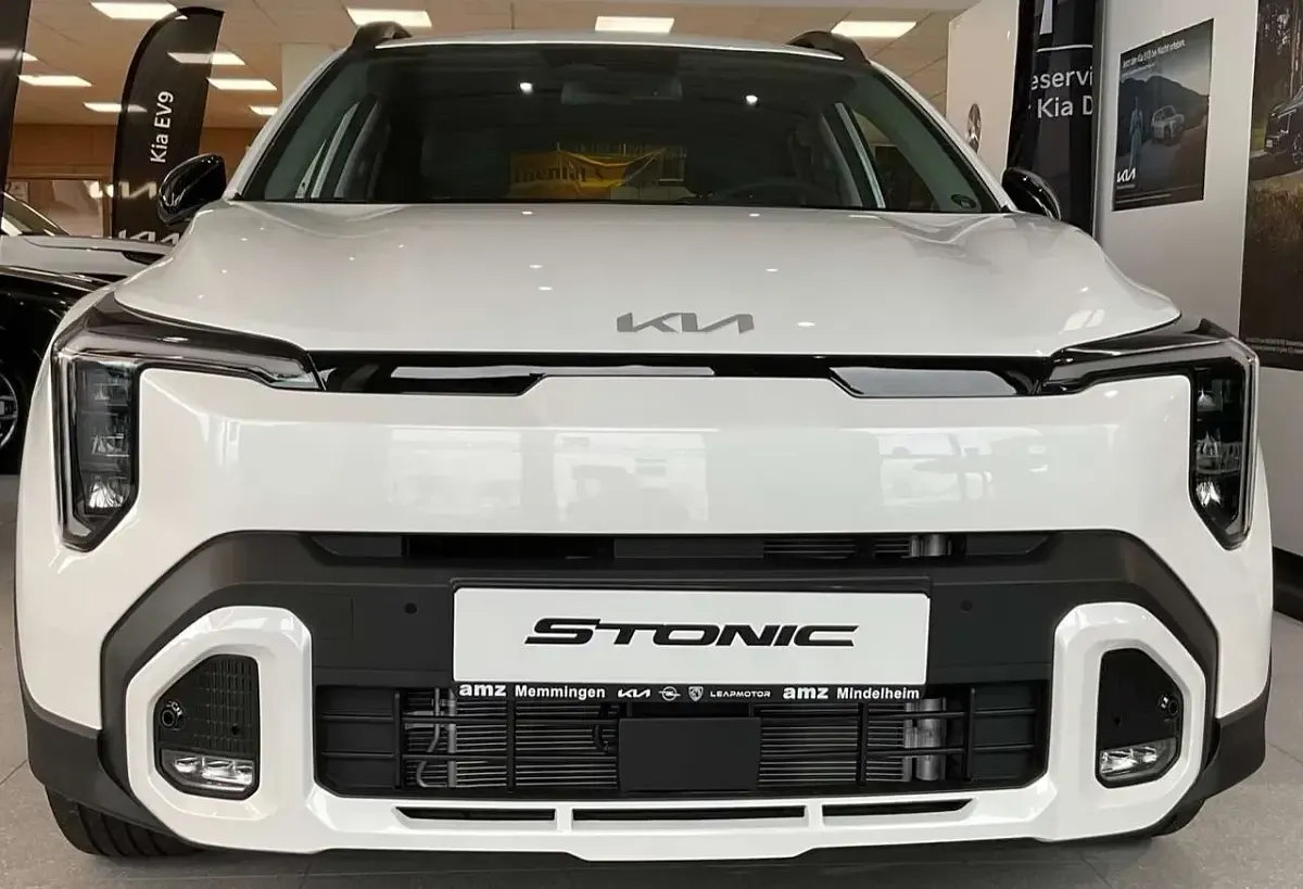 Neu Kia Stonic GT-Line 116 PS (85 kW) 2026 Clear white SUV