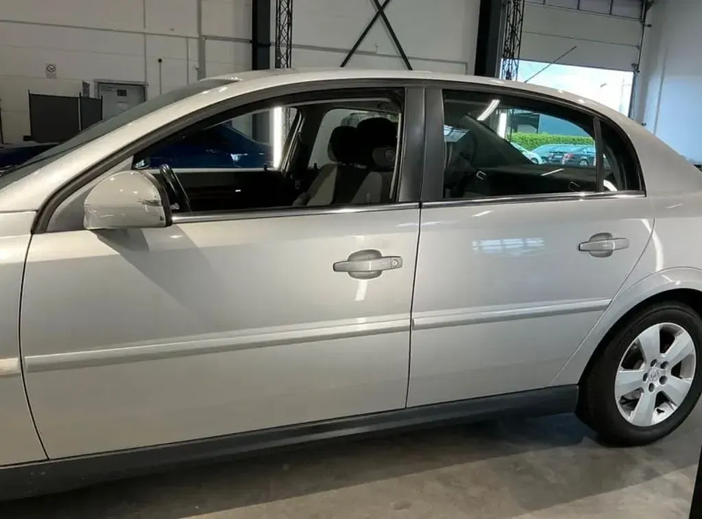 Gebraucht Opel Vectra Elegance 155 PS (114 kW) 2004 Silber Limousine
