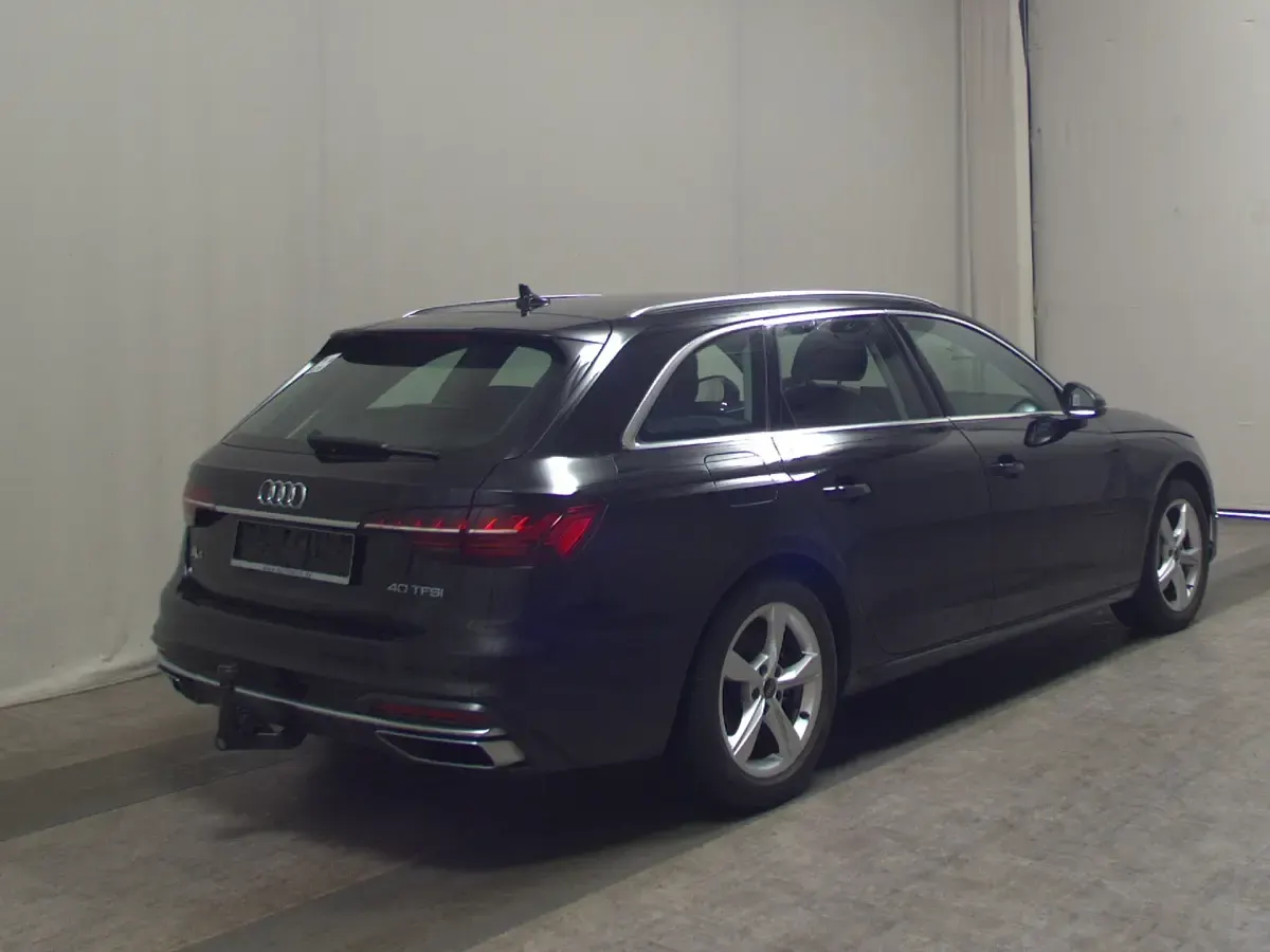 Gebraucht Audi A4 Advanced 204 PS (150 kW) 2023 Schwarz Kombi