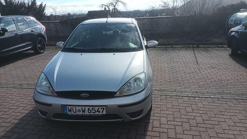 Second-hand Ford Focus Viva 101 CP (74 kW) 2004 Argintiu Berlinǎ