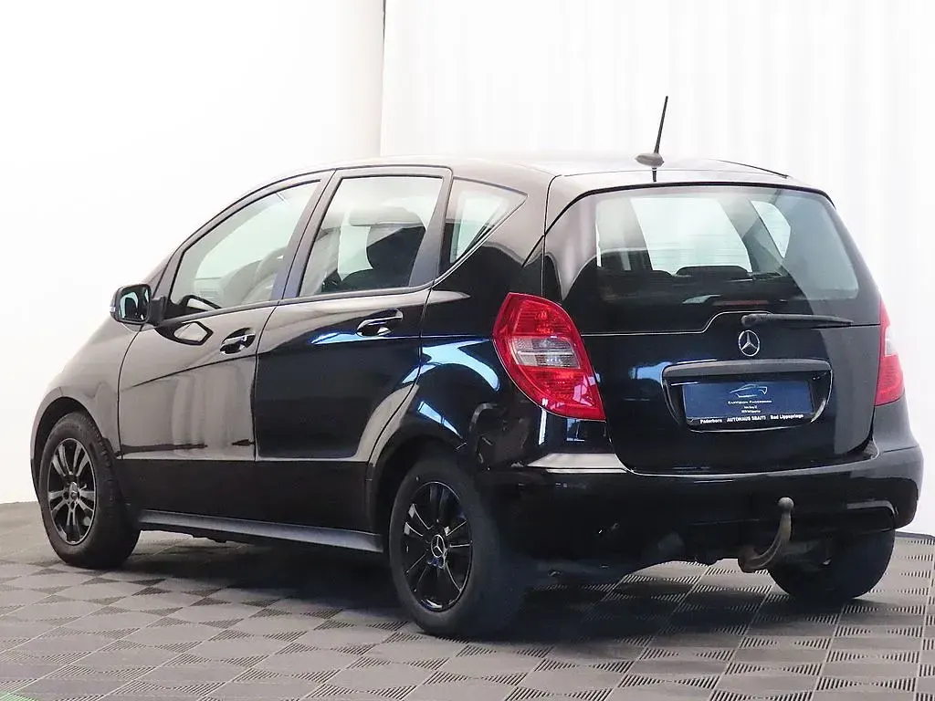 Gebraucht Mercedes A180 109 PS (80 kW) 2011 Schwarz Kleinwagen