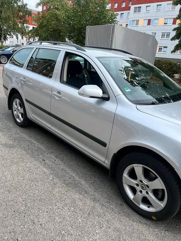 Silber Gebraucht 2005 Skoda Octavia Kombi | 2.950 € (Teuer) - Bild 1/4