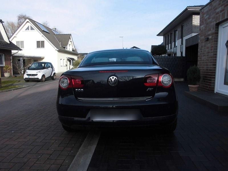 Usado VW Eos 160 HP (117 kW) 2008 Azul Cabrios