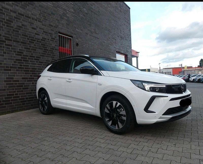 Weiß Gebraucht 2022 Opel Grandland X Ultimate SUV | 29.999 € (Teuer) - Bild 1/4