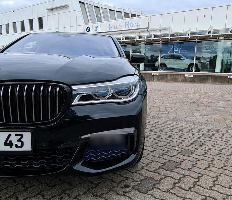 Schwarz Gebraucht 2016 BMW 750 M Sport Limousine | 28.000 € (Superpreis) - Bild 1/4